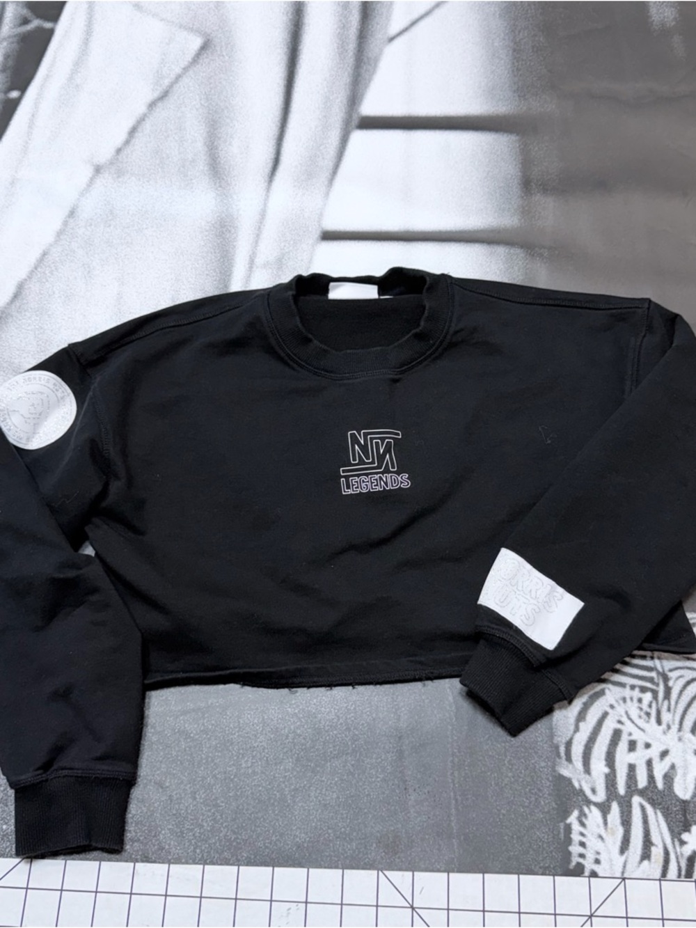 Norris Nuts Legends Girl’s sz 12 Cropped Crewneck Sweatshirt A51 - Picture 2 of 8